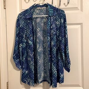 Amazingly Beautiful teal multi colored blouse No fuzzies, No stains or tares.